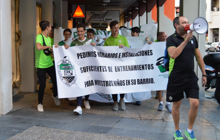 Todas las imágenes de la manifestación de la AD Santa Isabel