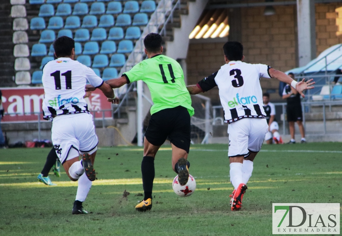 Imágenes del partido entre el Cd Badajoz y el Recreativo de Huelva