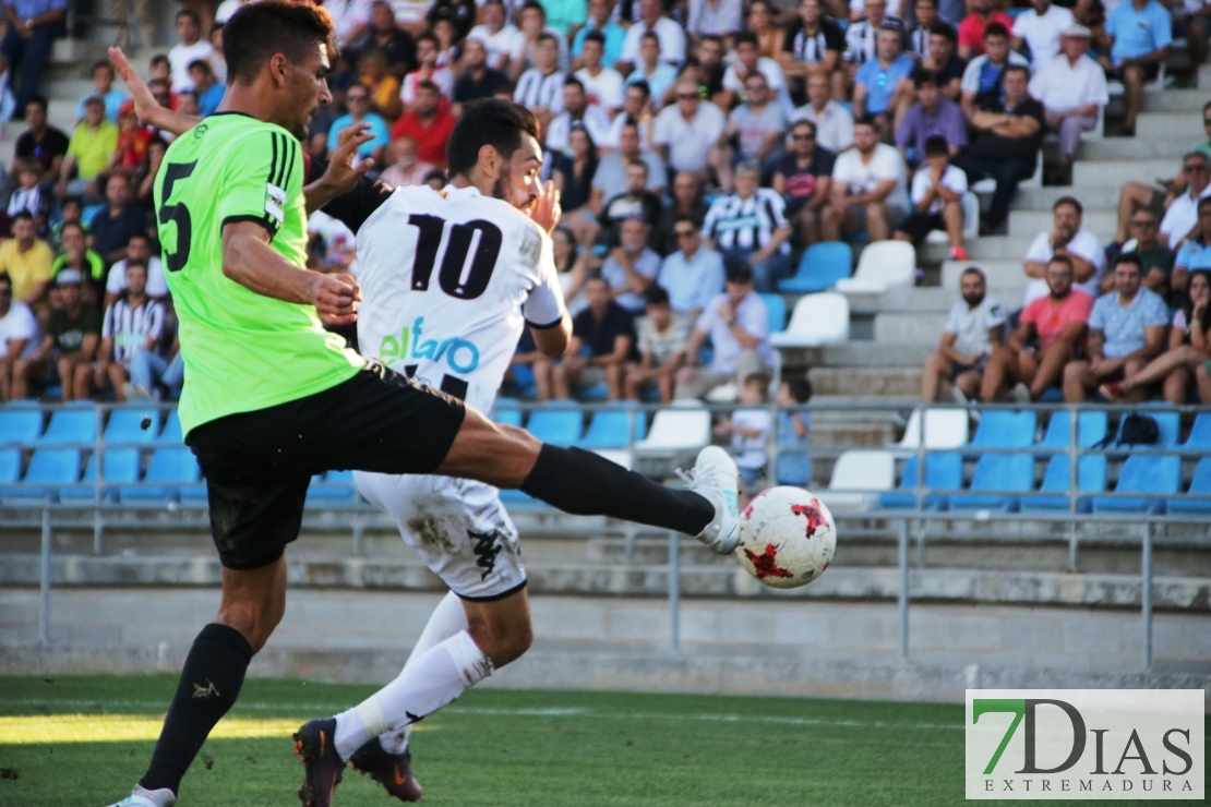 Imágenes del partido entre el Cd Badajoz y el Recreativo de Huelva