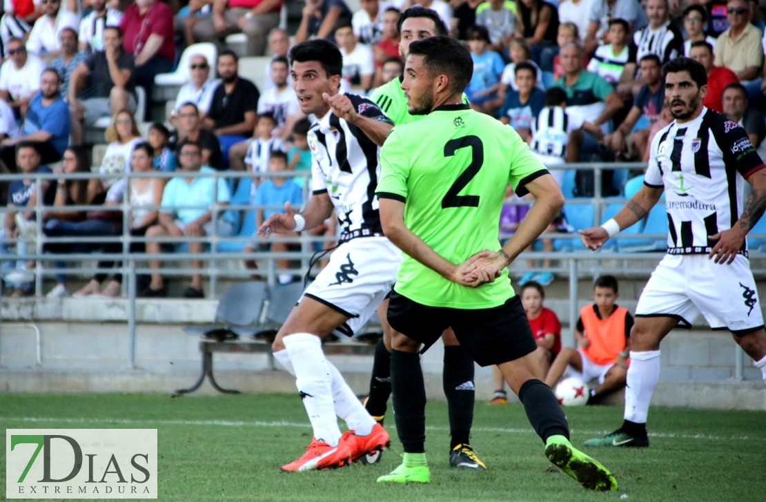 Imágenes del partido entre el Cd Badajoz y el Recreativo de Huelva