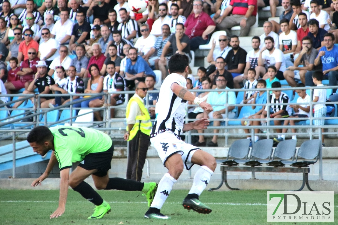 Imágenes del partido entre el Cd Badajoz y el Recreativo de Huelva