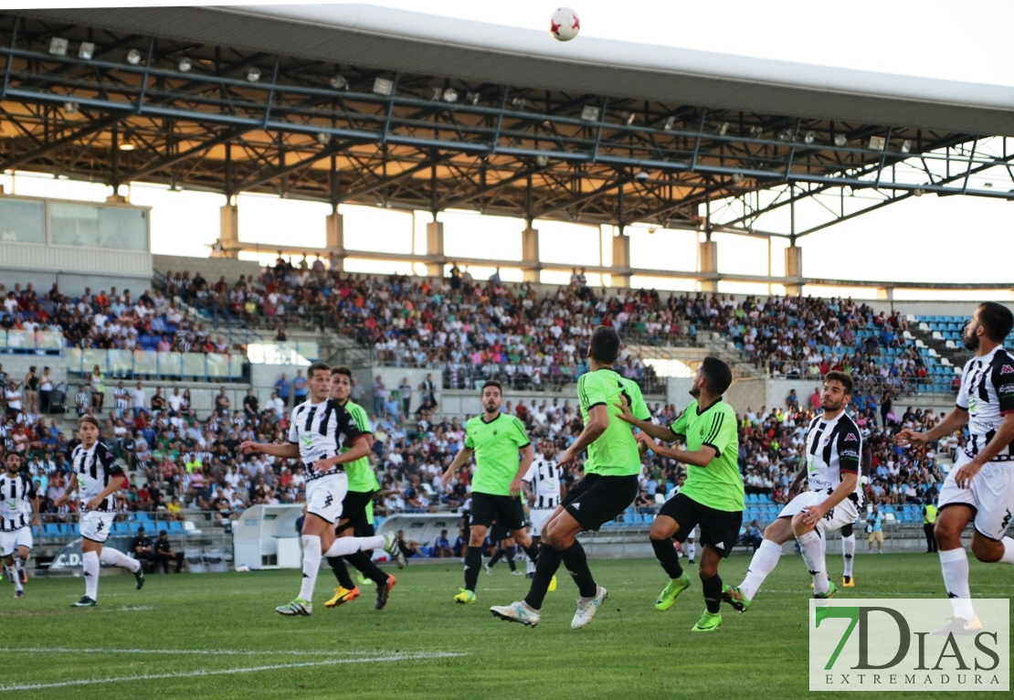 Imágenes del partido entre el Cd Badajoz y el Recreativo de Huelva