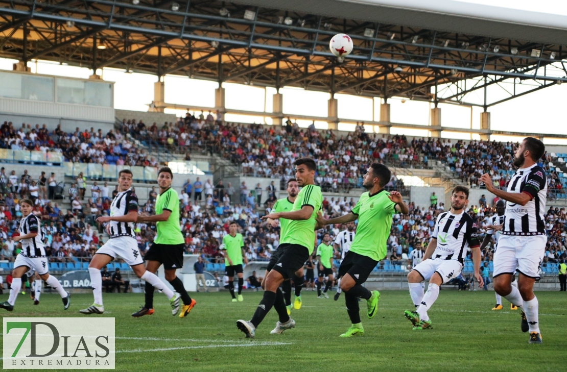 Imágenes del partido entre el Cd Badajoz y el Recreativo de Huelva