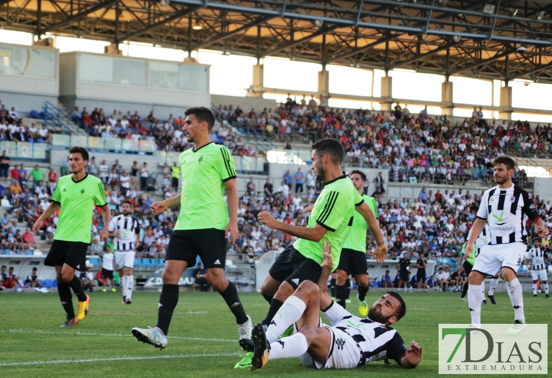 Imágenes del partido entre el Cd Badajoz y el Recreativo de Huelva