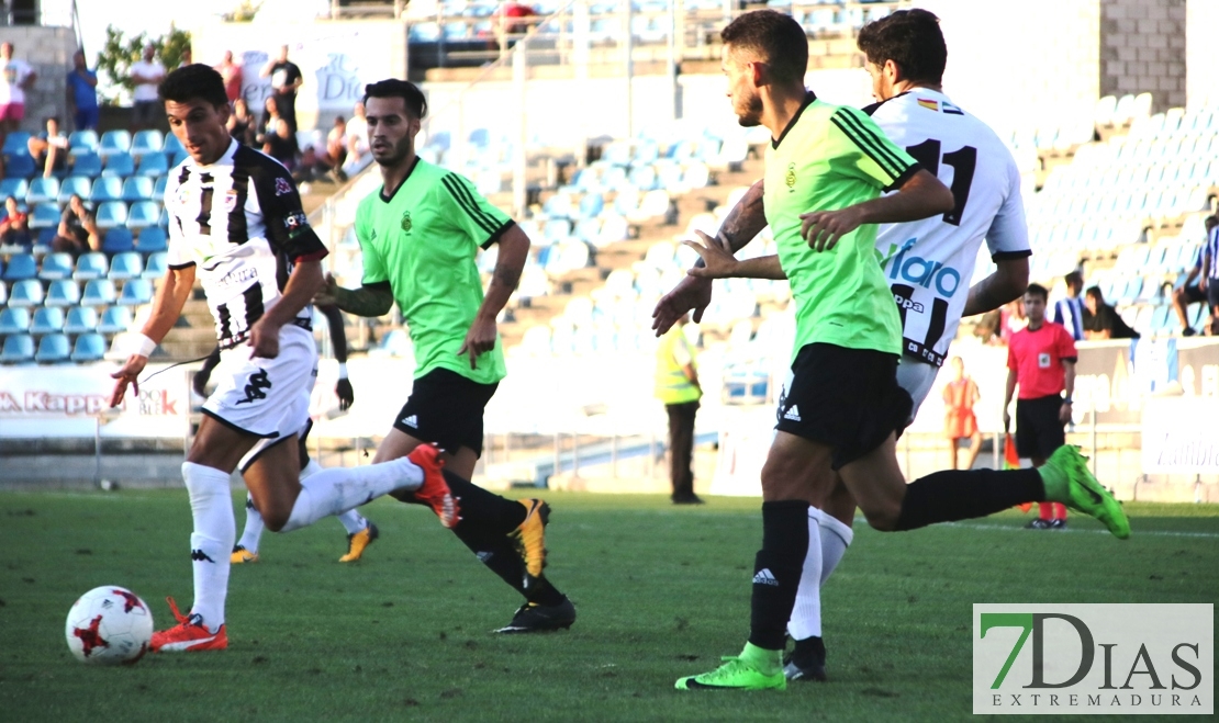 Imágenes del partido entre el Cd Badajoz y el Recreativo de Huelva