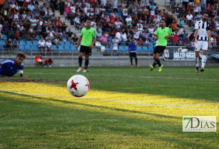 Imágenes del partido entre el Cd Badajoz y el Recreativo de Huelva