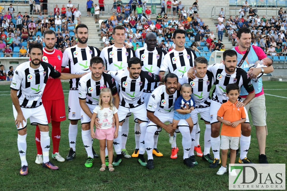 Imágenes del partido entre el Cd Badajoz y el Recreativo de Huelva