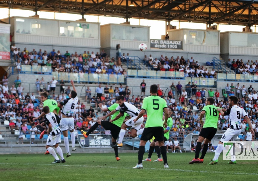 Imágenes del partido entre el Cd Badajoz y el Recreativo de Huelva