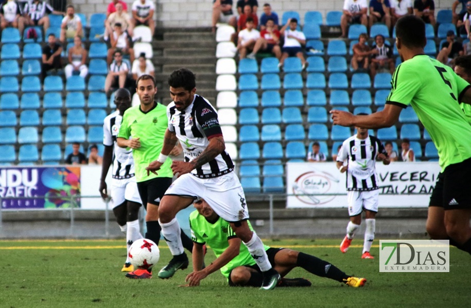 Imágenes del partido entre el Cd Badajoz y el Recreativo de Huelva