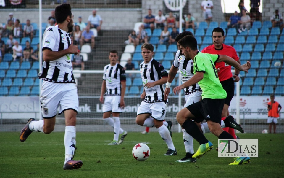 Imágenes del partido entre el Cd Badajoz y el Recreativo de Huelva