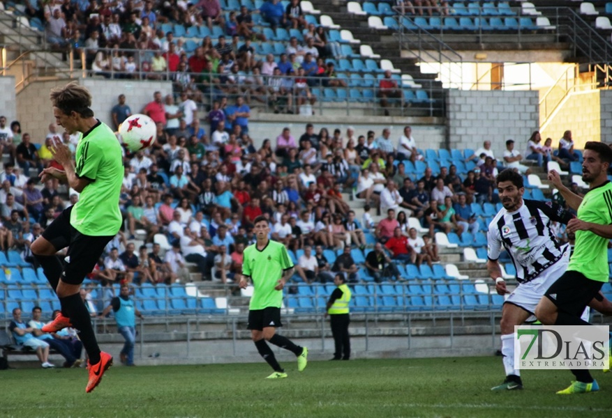 Imágenes del partido entre el Cd Badajoz y el Recreativo de Huelva