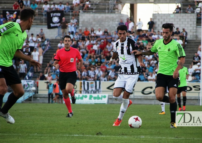 Imágenes del partido entre el Cd Badajoz y el Recreativo de Huelva