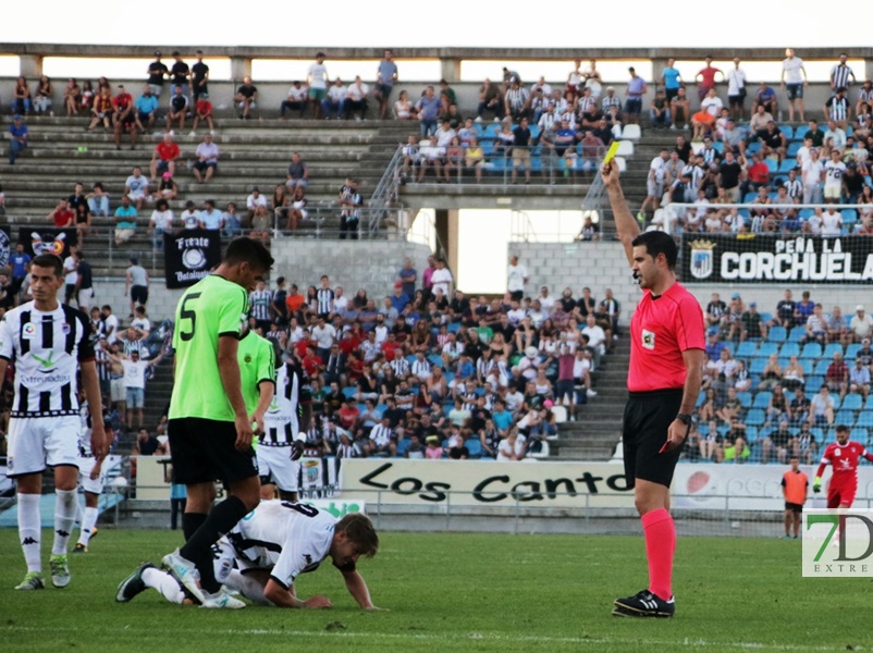 Imágenes del partido entre el Cd Badajoz y el Recreativo de Huelva