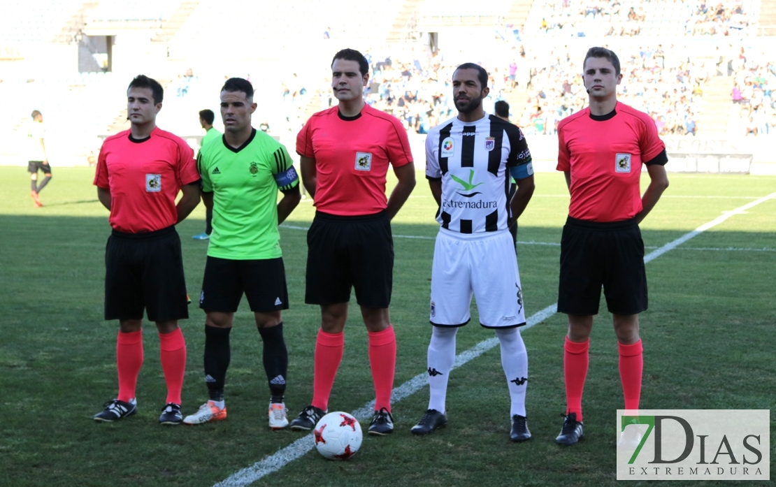 Imágenes del partido entre el Cd Badajoz y el Recreativo de Huelva