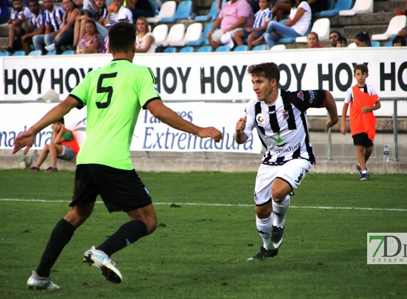 Imágenes del partido entre el Cd Badajoz y el Recreativo de Huelva