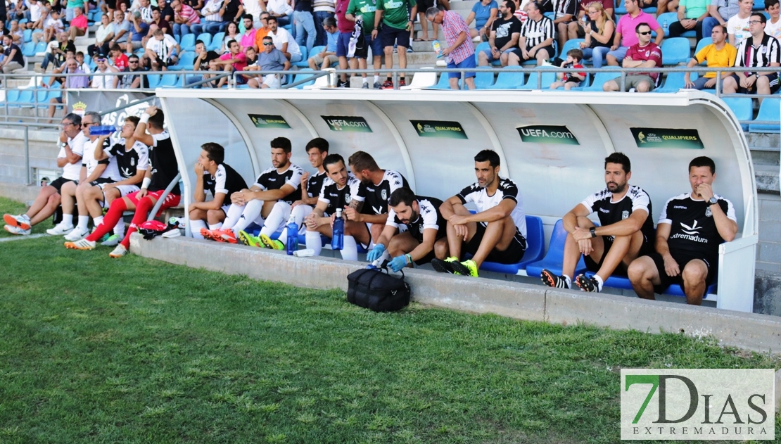 Imágenes del partido entre el Cd Badajoz y el Recreativo de Huelva