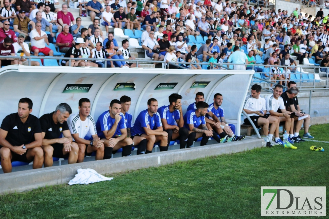 Imágenes del partido entre el Cd Badajoz y el Recreativo de Huelva