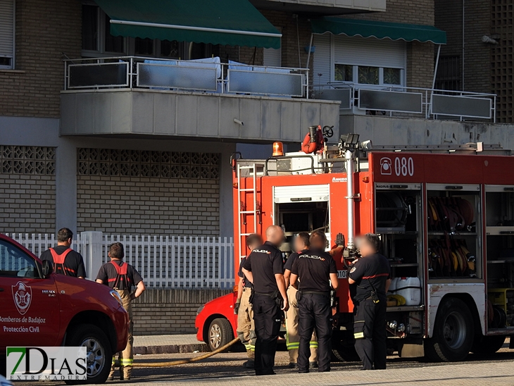 Incendio en una vivienda en la barriada de la Paz (Badajoz)