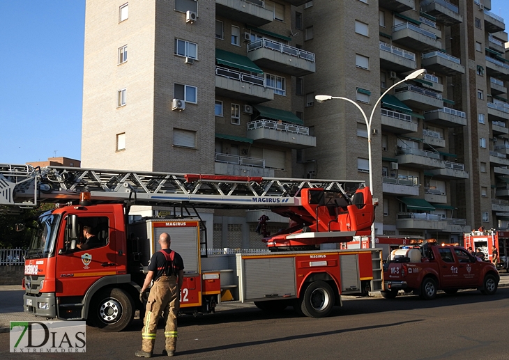 Incendio en una vivienda en la barriada de la Paz (Badajoz)