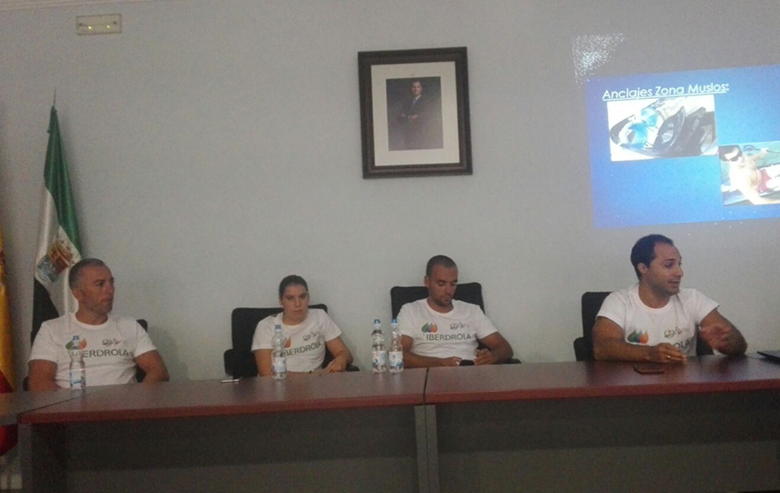 Elena Ayuso muestra su experiencia en un Clinic de Paracanoe