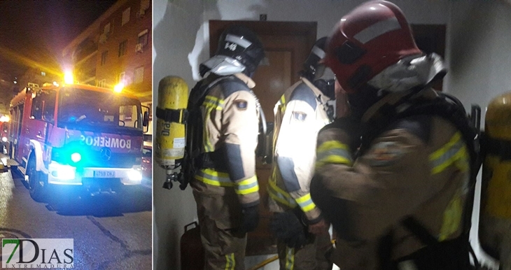 Los bomberos salvan la vida a un hombre tras incendiarse su piso en Badajoz