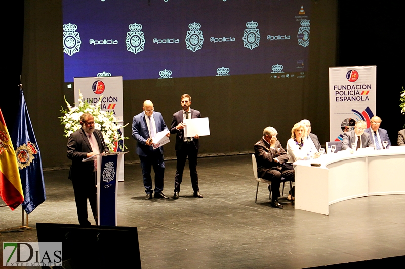 Zoido asiste a la entrega de premios Fundación Policía Española en Badajoz