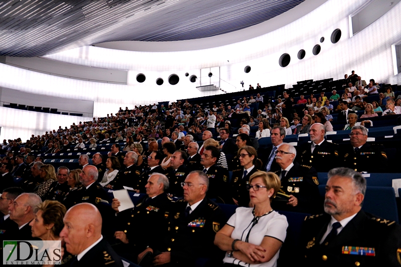 Zoido asiste a la entrega de premios Fundación Policía Española en Badajoz