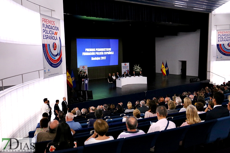 Zoido asiste a la entrega de premios Fundación Policía Española en Badajoz