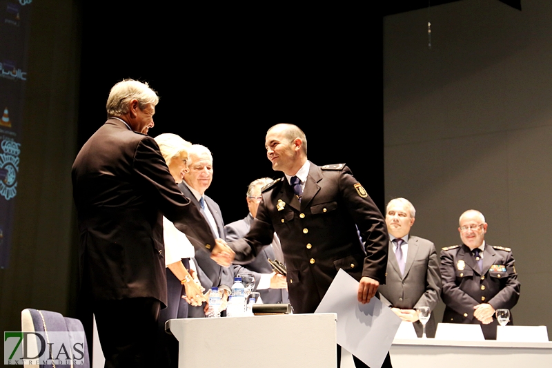 Zoido asiste a la entrega de premios Fundación Policía Española en Badajoz