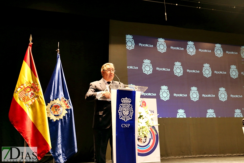 Zoido asiste a la entrega de premios Fundación Policía Española en Badajoz