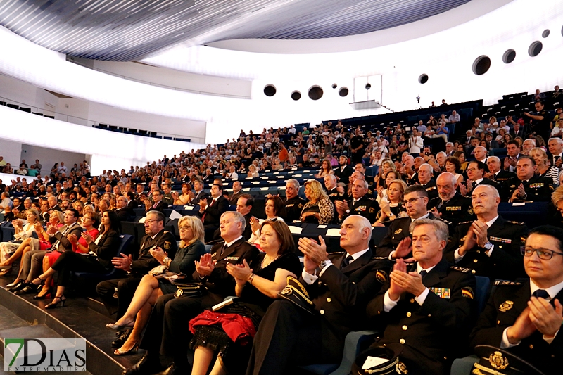 Zoido asiste a la entrega de premios Fundación Policía Española en Badajoz