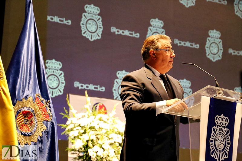 Zoido asiste a la entrega de premios Fundación Policía Española en Badajoz