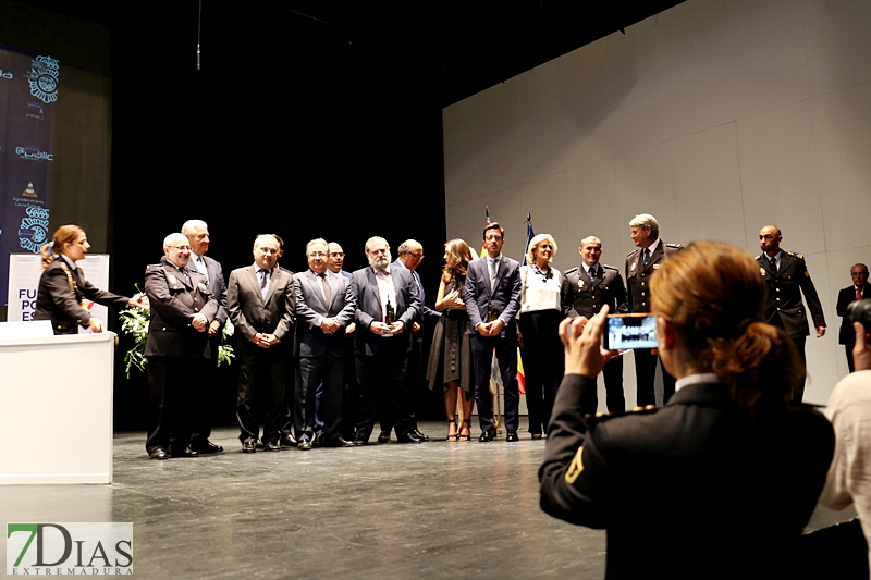 Zoido asiste a la entrega de premios Fundación Policía Española en Badajoz