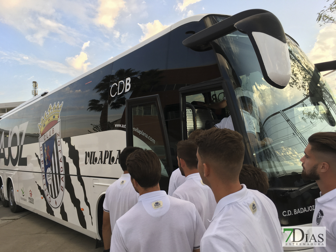 Imágenes del nuevo autobús del CD. Badajoz