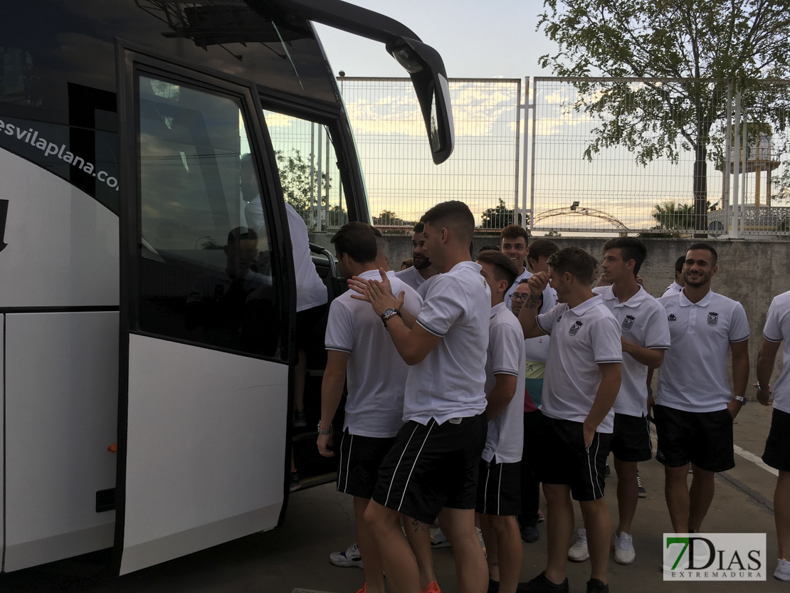 Imágenes del nuevo autobús del CD. Badajoz