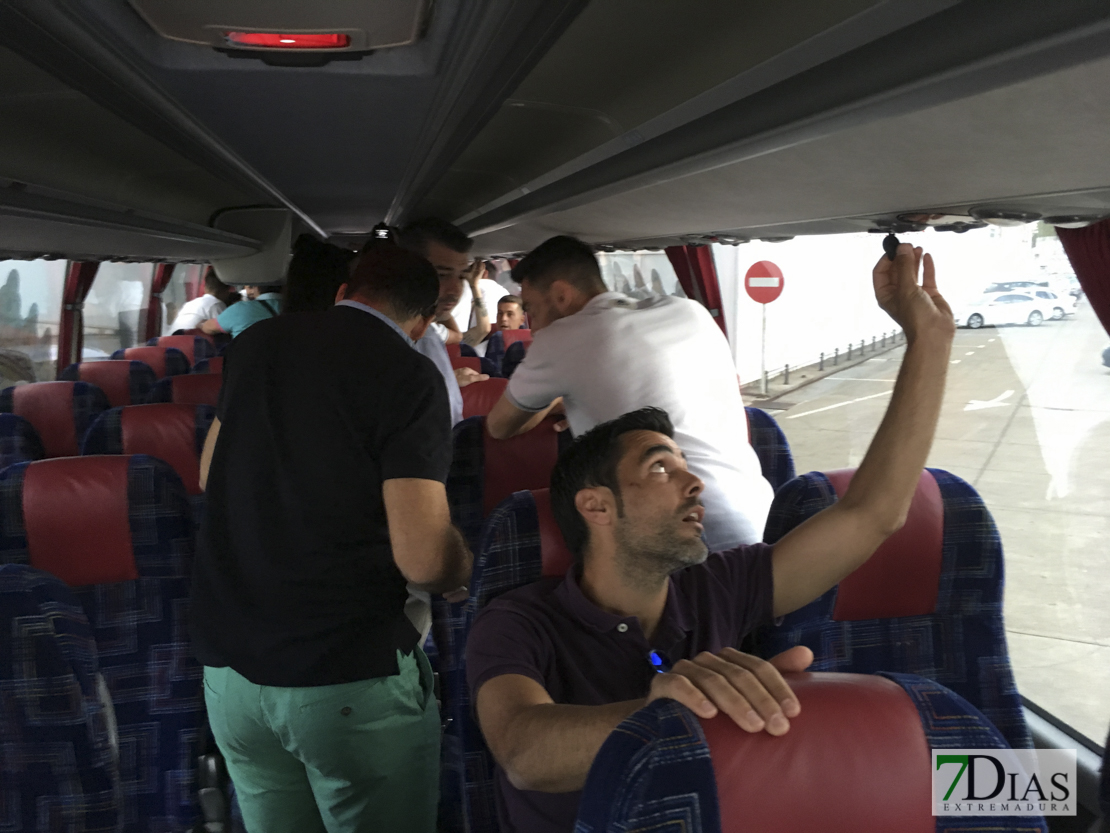 Imágenes del nuevo autobús del CD. Badajoz
