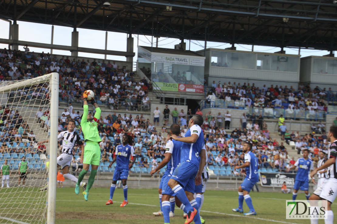 Imágenes del CD. Badajoz 0 - 2 UD. Melilla