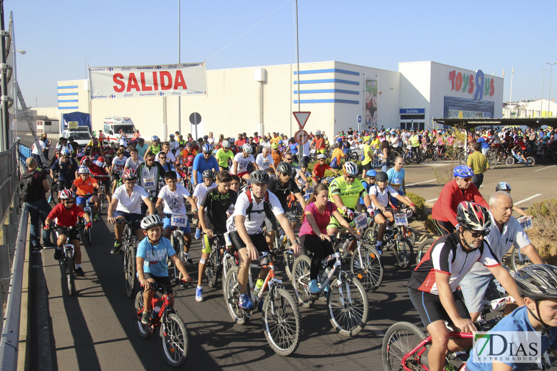 Más de 4.000 pacenses disfrutan del Día de la Bicicleta