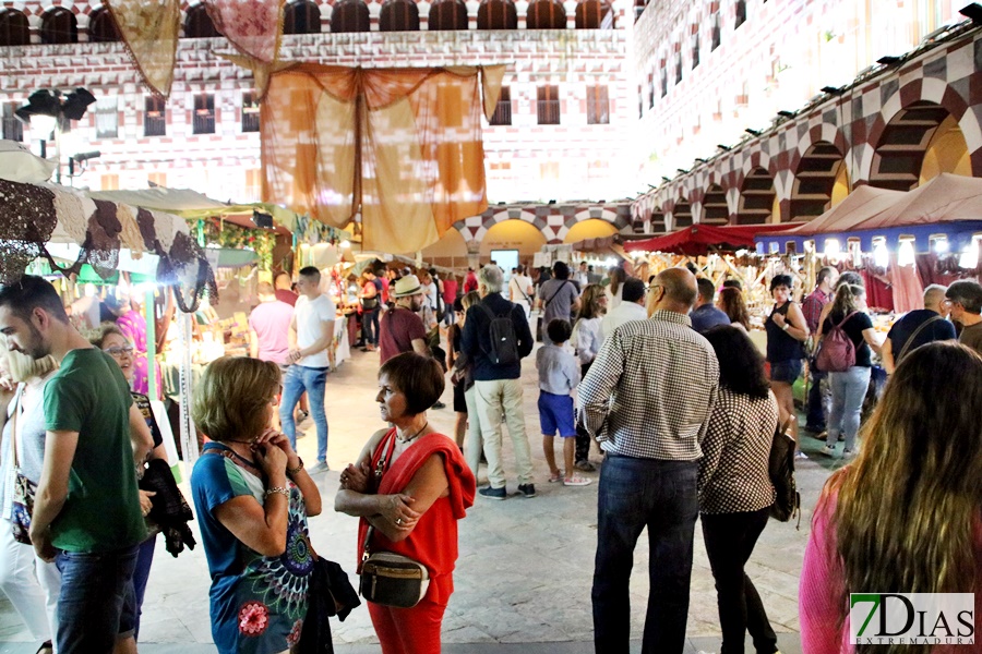 Imágenes del ambiente nocturno en Almossassa 2017