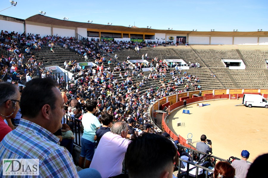 Exhibición de la Policía Nacional en la Plaza de Toros de Badajoz