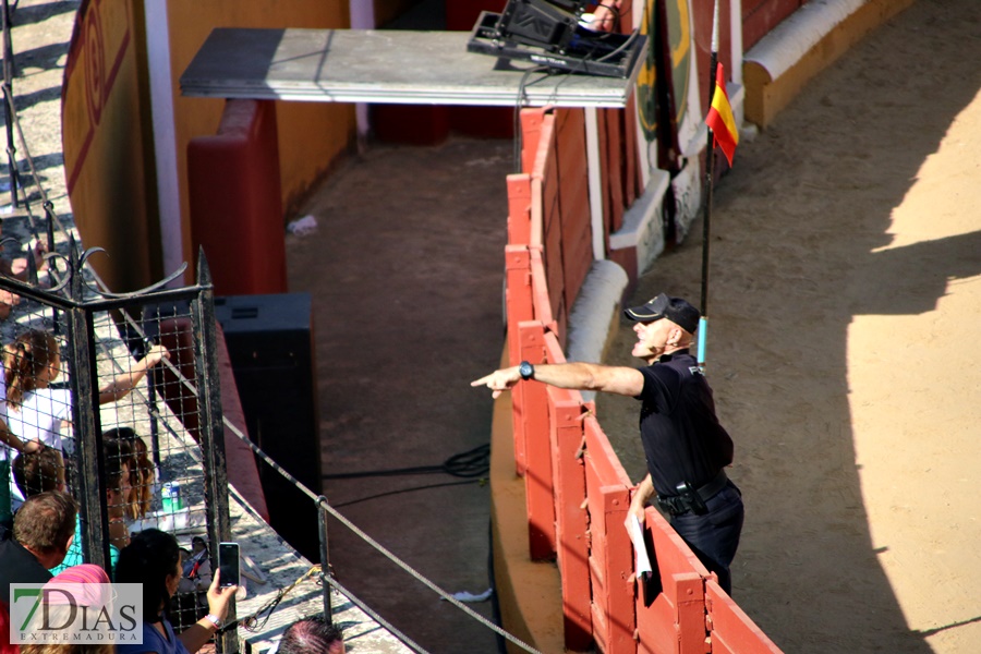 Exhibición de la Policía Nacional en la Plaza de Toros de Badajoz