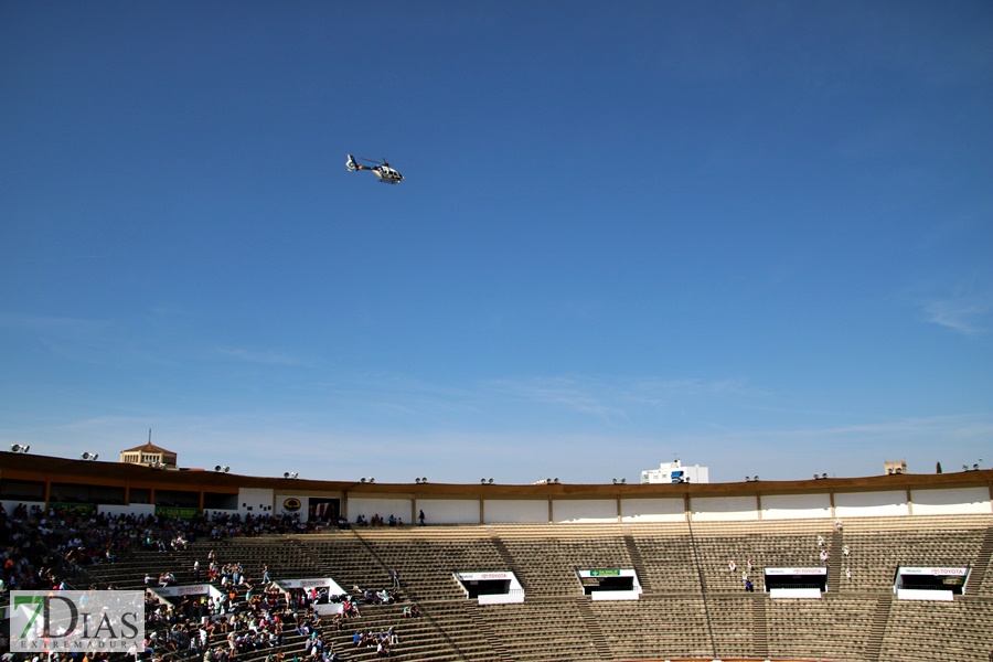 Exhibición de la Policía Nacional en la Plaza de Toros de Badajoz