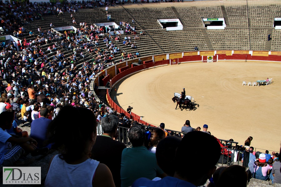 Exhibición de la Policía Nacional en la Plaza de Toros de Badajoz