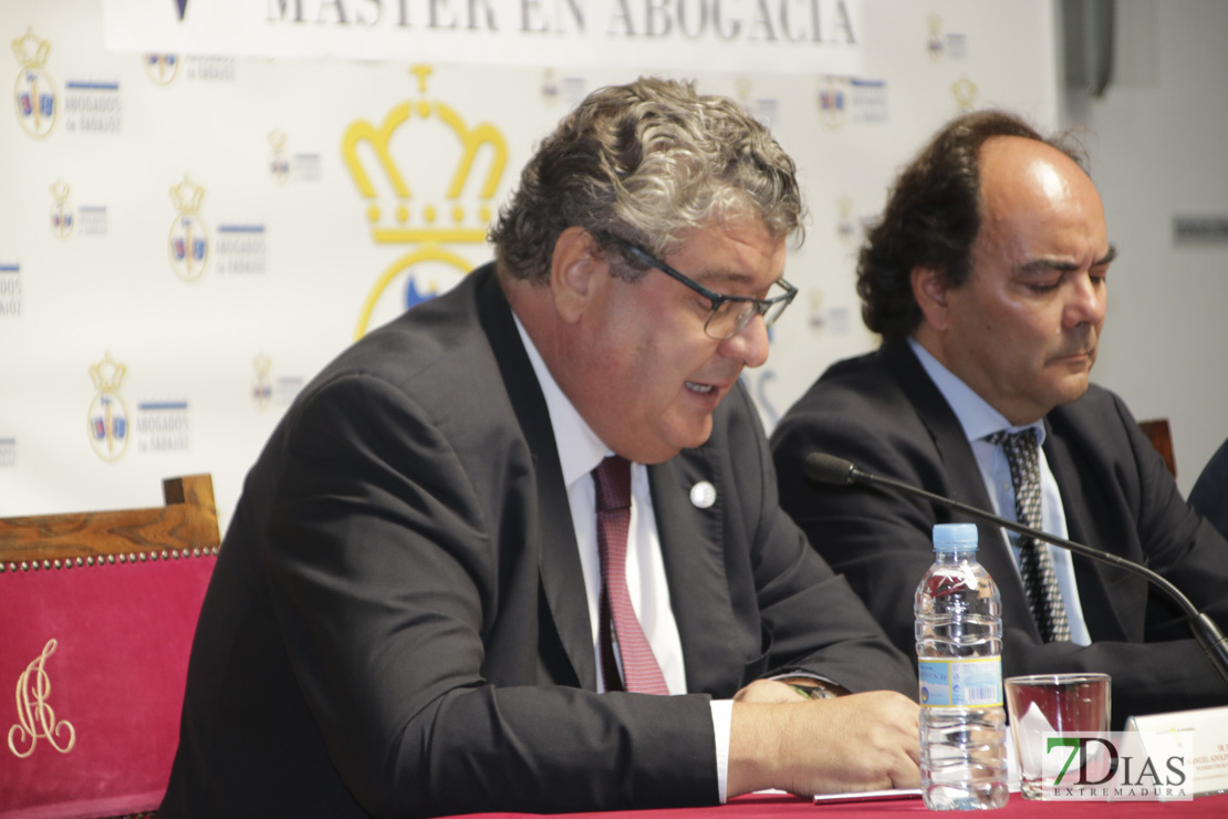 El Colegio de Abogados de Badajoz acoge la visita del ministro de Justicia