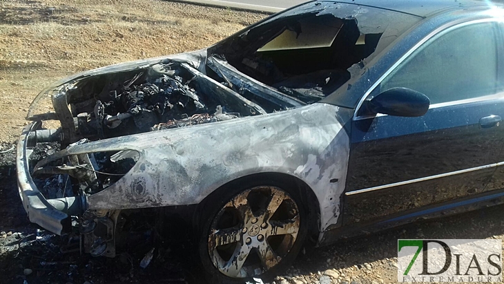 Salvan su vida tras comenzar a arder el vehículo en marcha