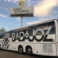 El CD. Badajoz presenta su nuevo autobús