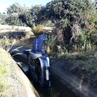 Un joven herido grave tras accidentarse y caer a un canal