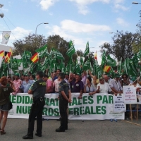 Los agricultores se manifiestan en la apertura de la Feria de Zafra