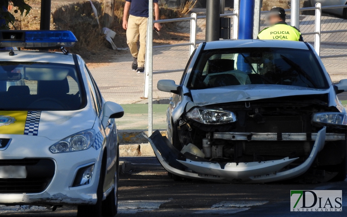 Nuevo accidente en el cruce de los fotorrojos en Badajoz