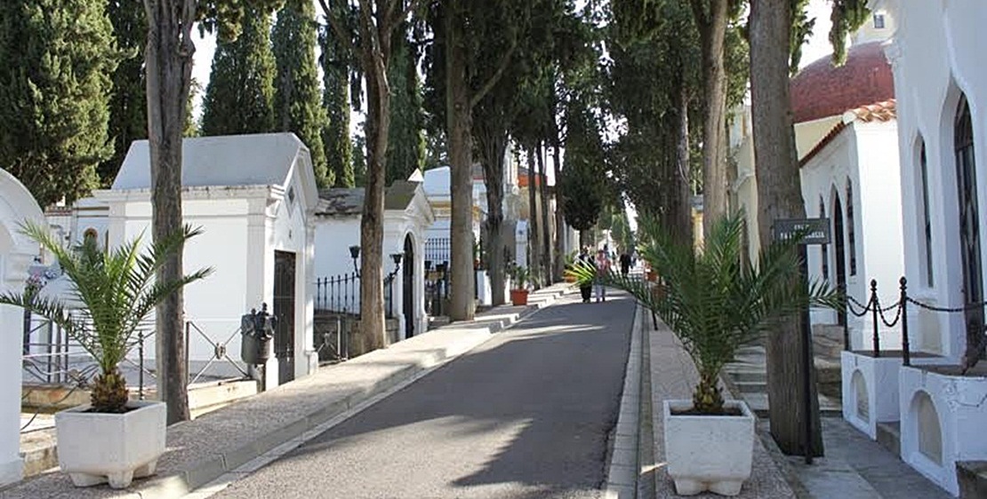 Horario ininterrumpido en el cementerio de Mérida